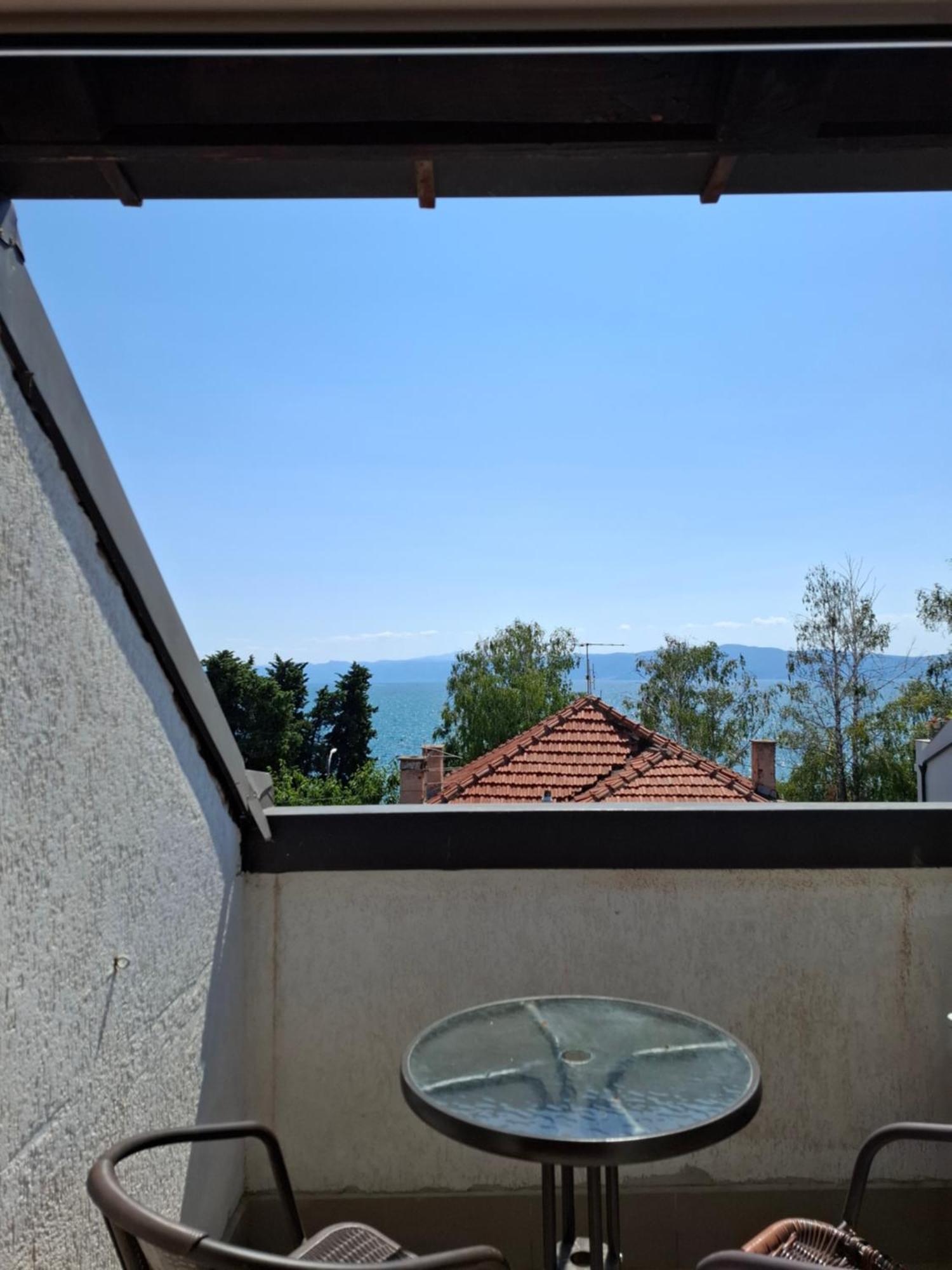 Apartament z 1 sypialnią, tarasem i widokiem na jezioro